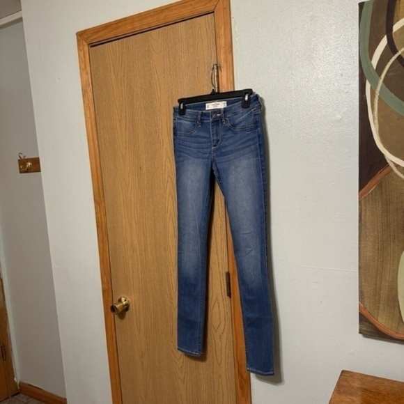 Abercrombie & Fitch Size 2 Medium Wash Mid-Rise Jeggings w/29.5" Inseam - EUC - Picture 1 of 6